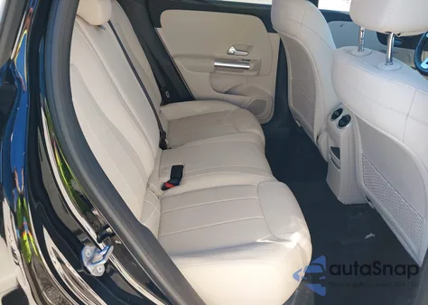 2021 Mercedes-Benz Gla 250 4Matic z USA, uszkodzony, nr VIN W1N4N4HB4MJ185159